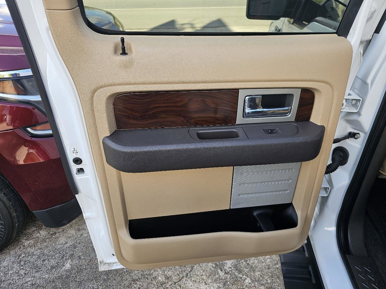 Used 2012 Ford F150 Lariat image 17