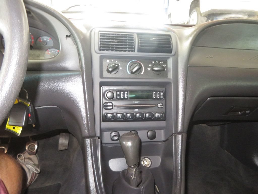 Used 2004 Ford Mustang Coupe RWD image 28