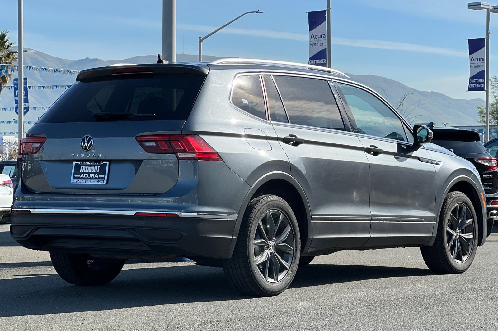 Used 2022 Volkswagen Tiguan SE image 4