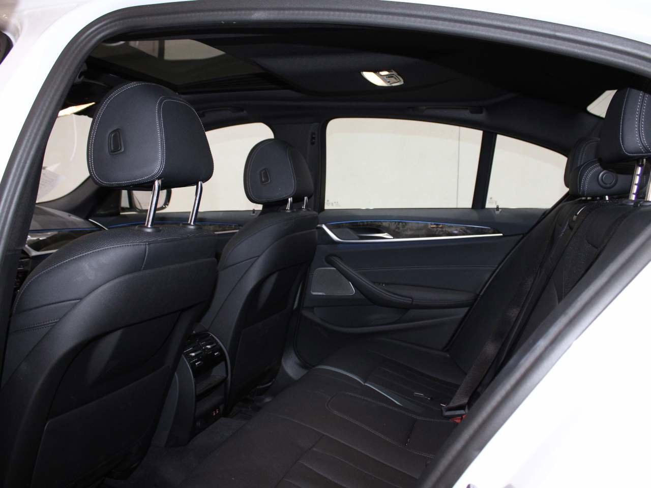 Certified 2023 BMW 530e w/ M Sport Package image 12