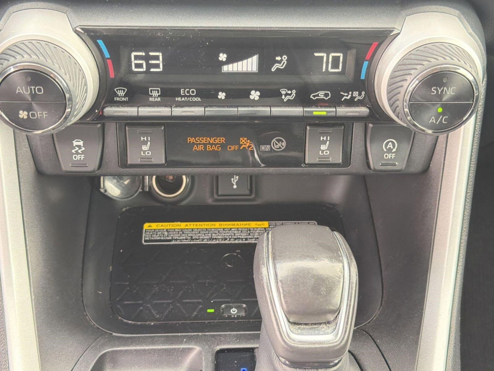 Used 2020 Toyota RAV4 XLE Premium image 17