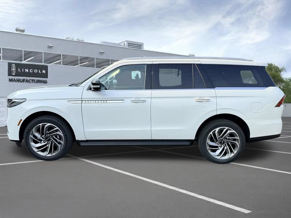 New 2027 Lincoln Navigator Premiere AWD/4WD image 4