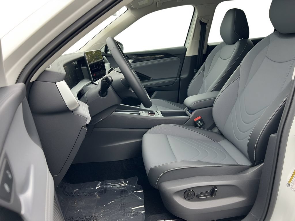 Used 2025 Volkswagen Tiguan SE w/ Panoramic Sunroof Package AWD/4WD image 6