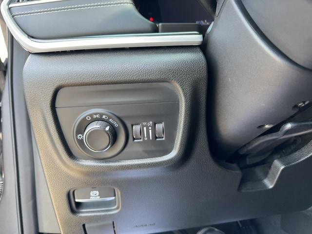 Certified 2023 Jeep Grand Cherokee Altitude image 18