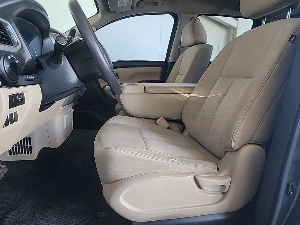 Used 2016 Nissan Titan SV RWD image 11