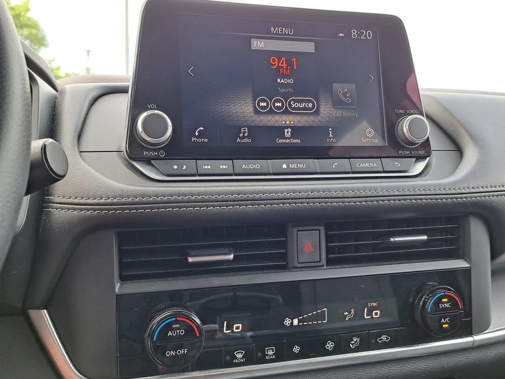 Used 2023 Nissan Rogue SV FWD image 12