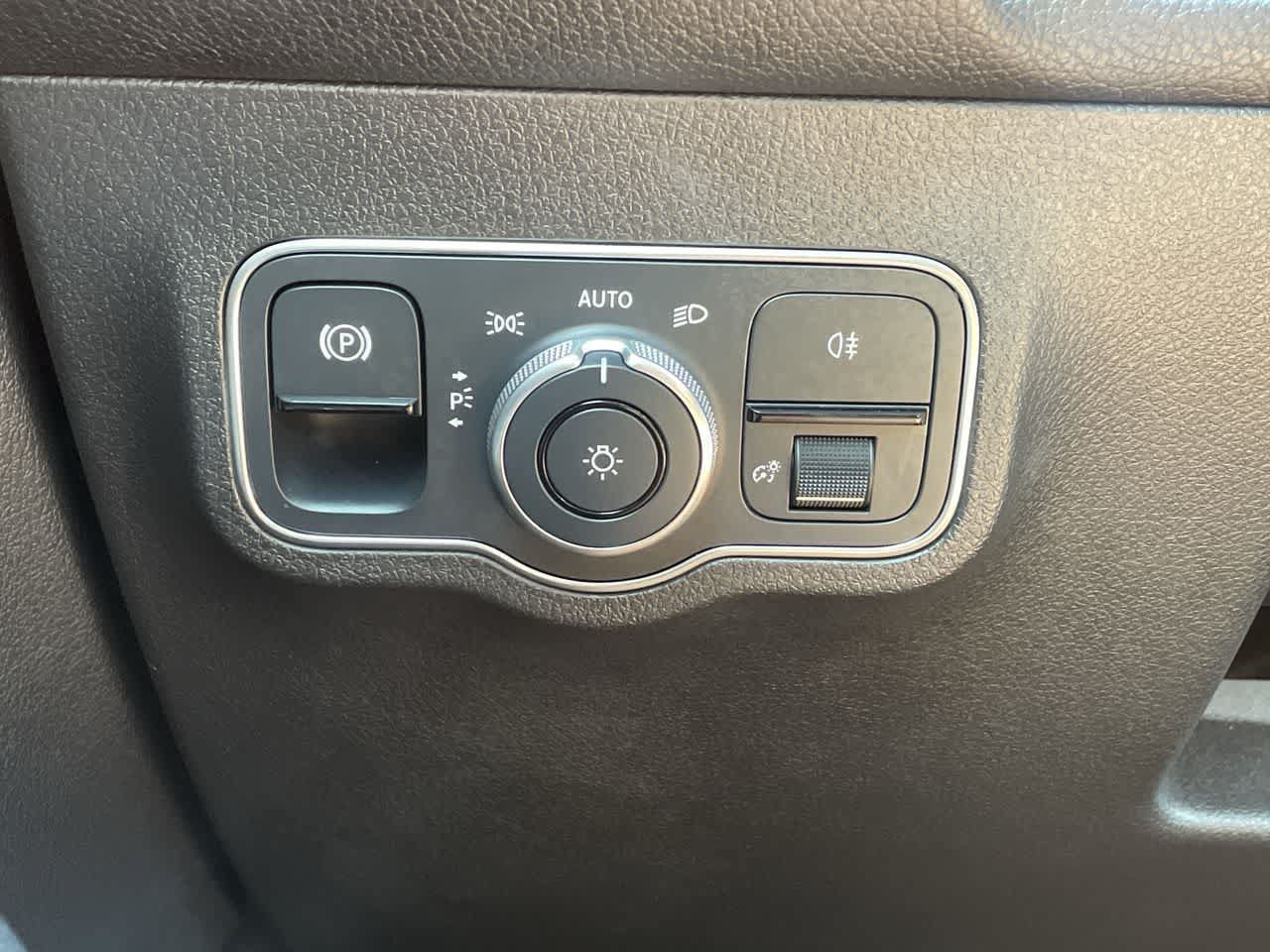 Used 2022 Mercedes-Benz EQB 350 4MATIC image 27
