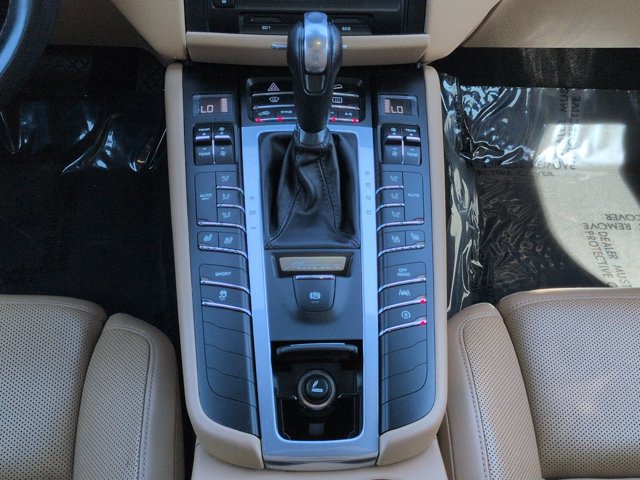 Used 2018 Porsche Macan AWD/4WD image 19