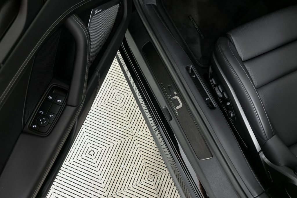 Certified 2024 Porsche 911 image 8