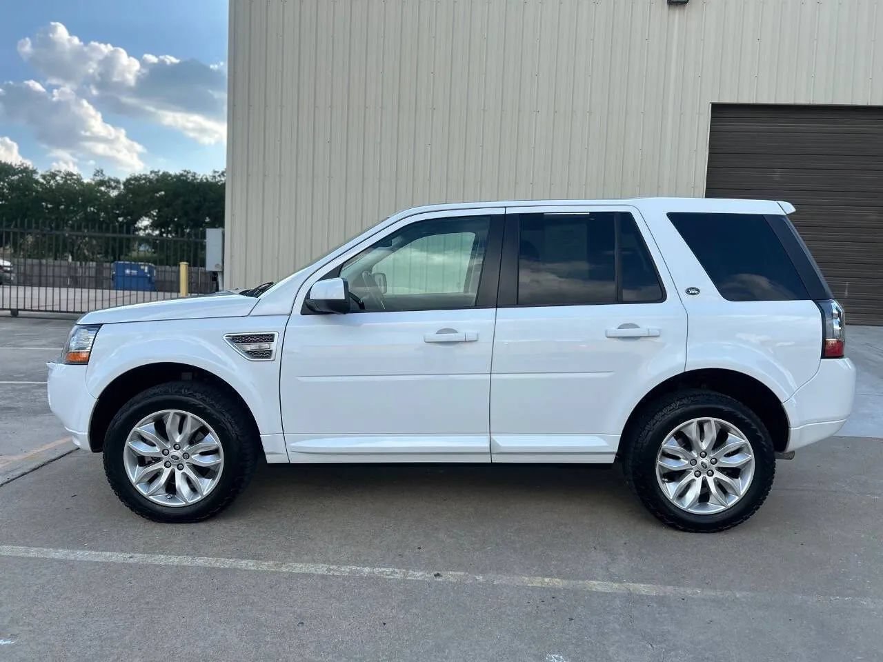 Used 2014 Land Rover LR2 HSE AWD/4WD image 9