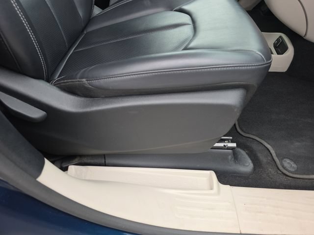Used 2024 Chrysler Pacifica Limited FWD image 36