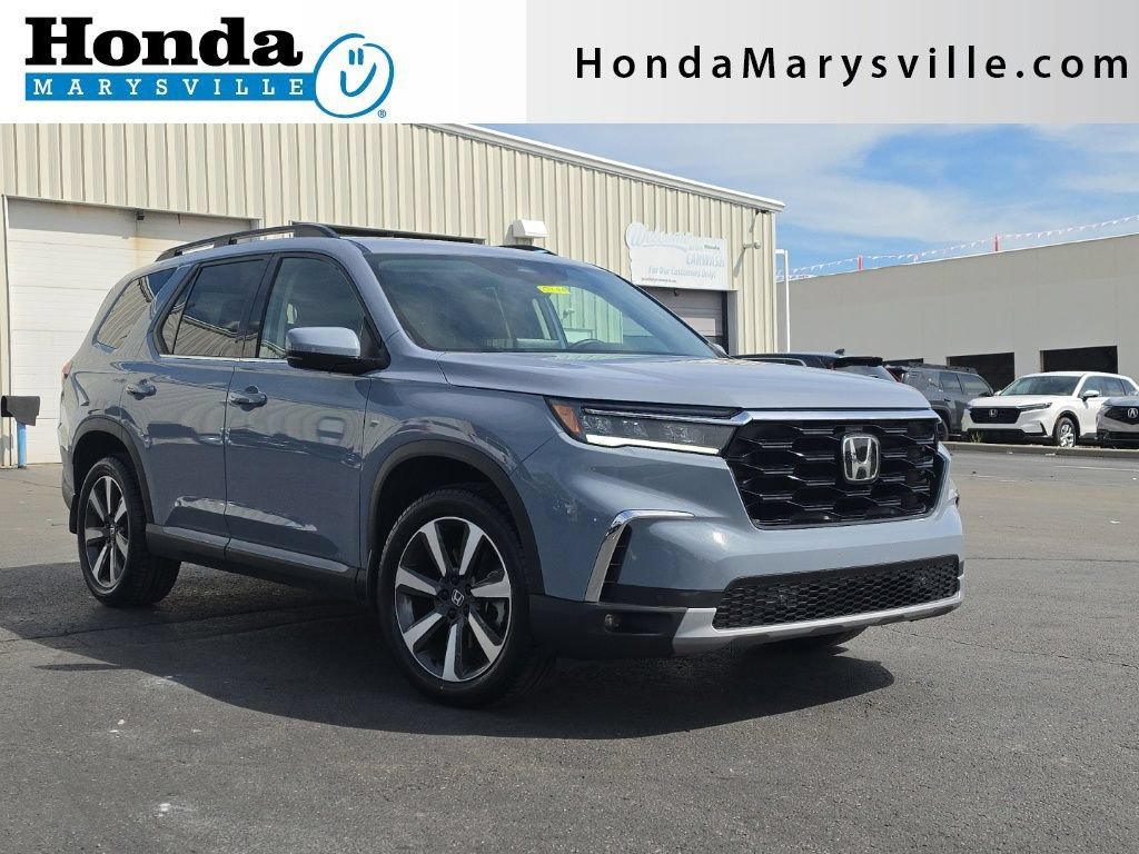 Used 2024 Honda Pilot Touring image 1