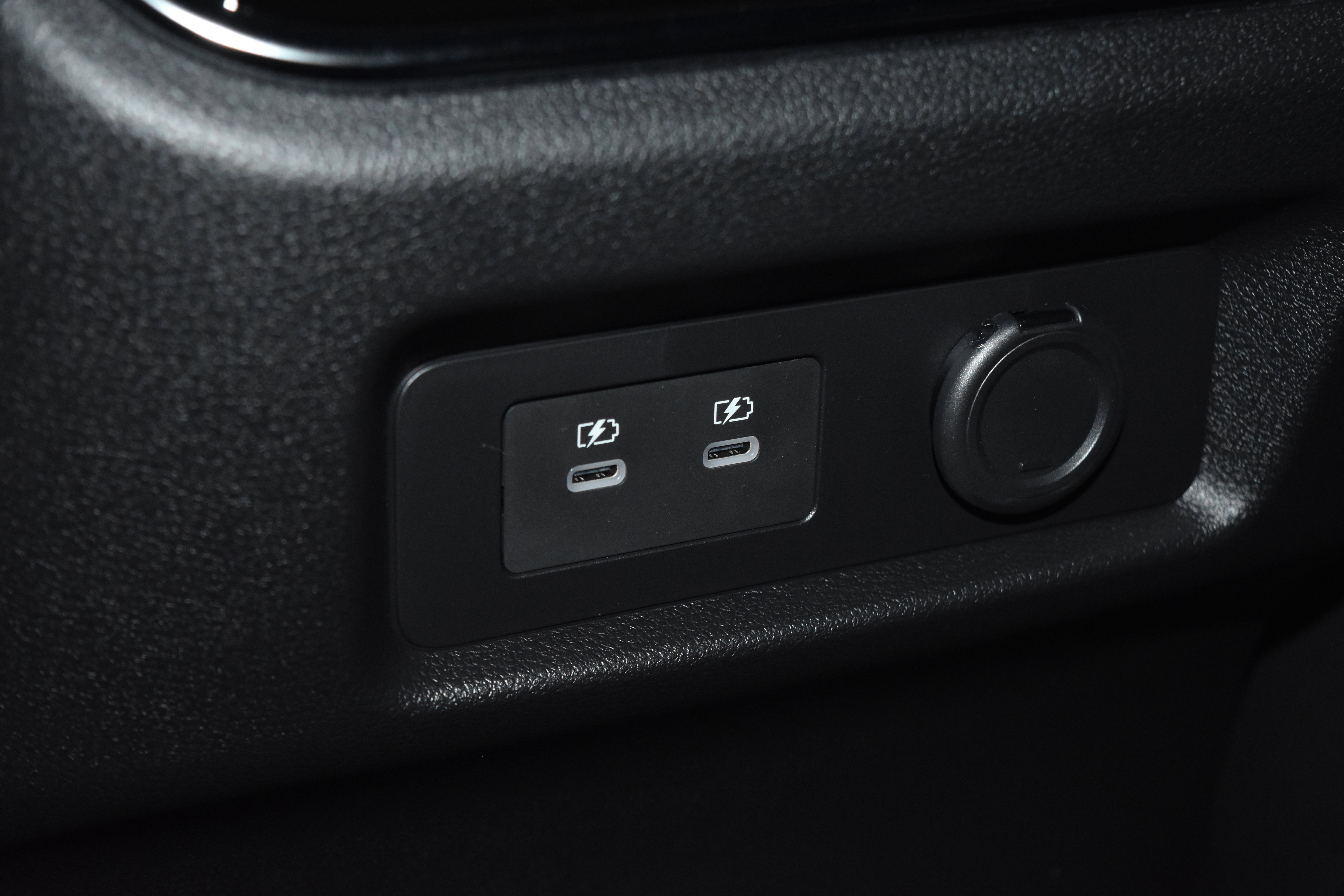New 2026 Nissan Armada SL w/ Captain's Chari Seat Package image 17