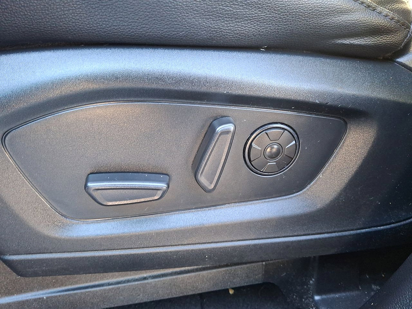 Used 2021 Ford Explorer ST w/ Equipment Group 401A image 18