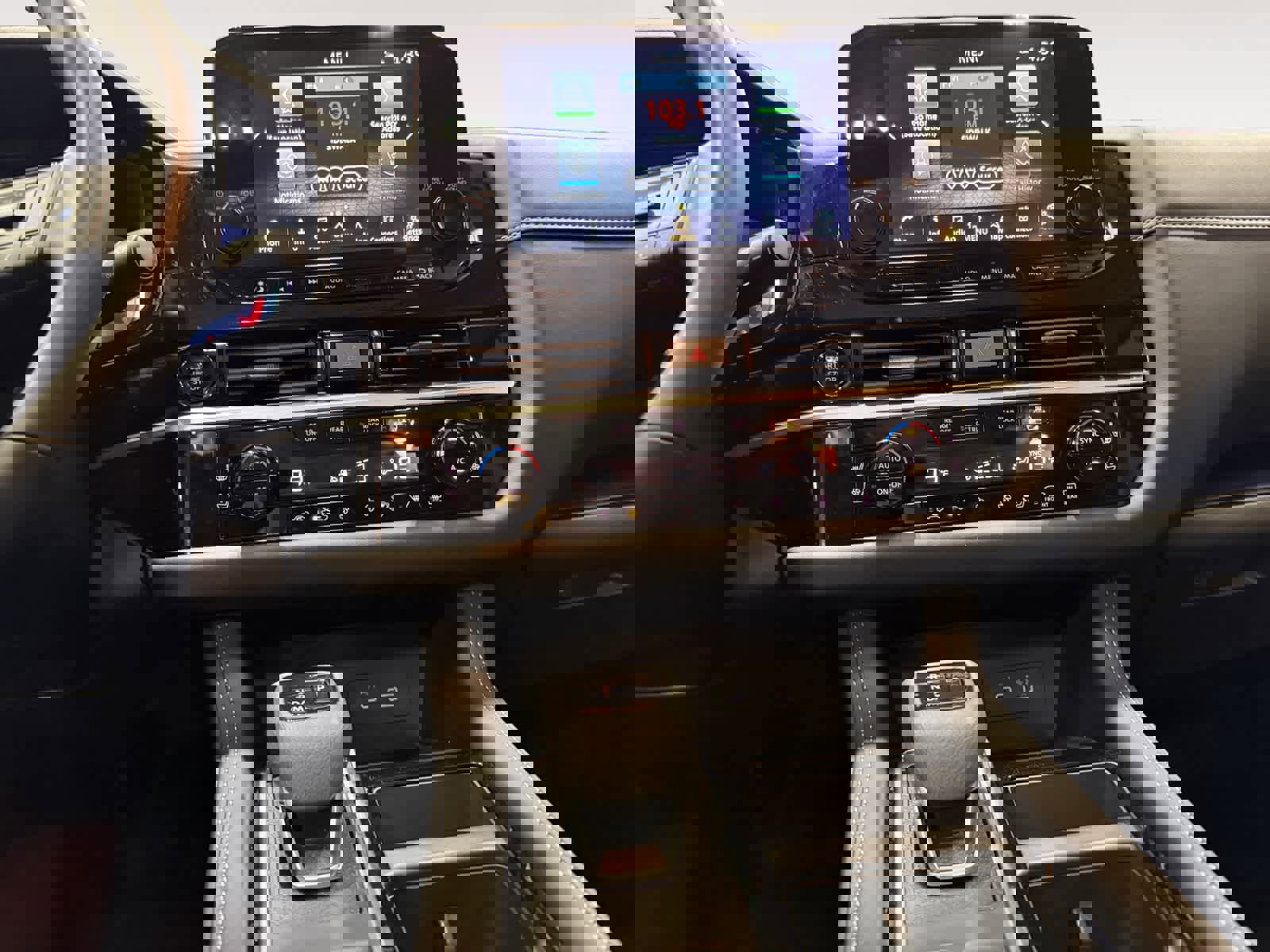 Used 2025 Nissan Pathfinder Platinum image 12