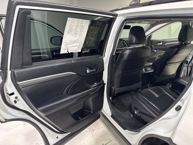 Used 2019 Toyota Highlander SE AWD/4WD image 27