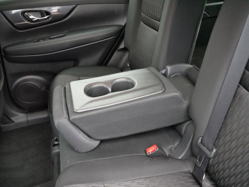 Used 2020 Nissan Rogue SV image 8