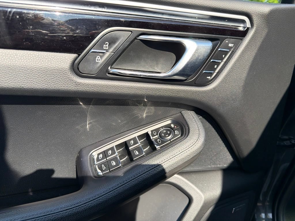 Used 2020 Porsche Macan AWD/4WD image 27