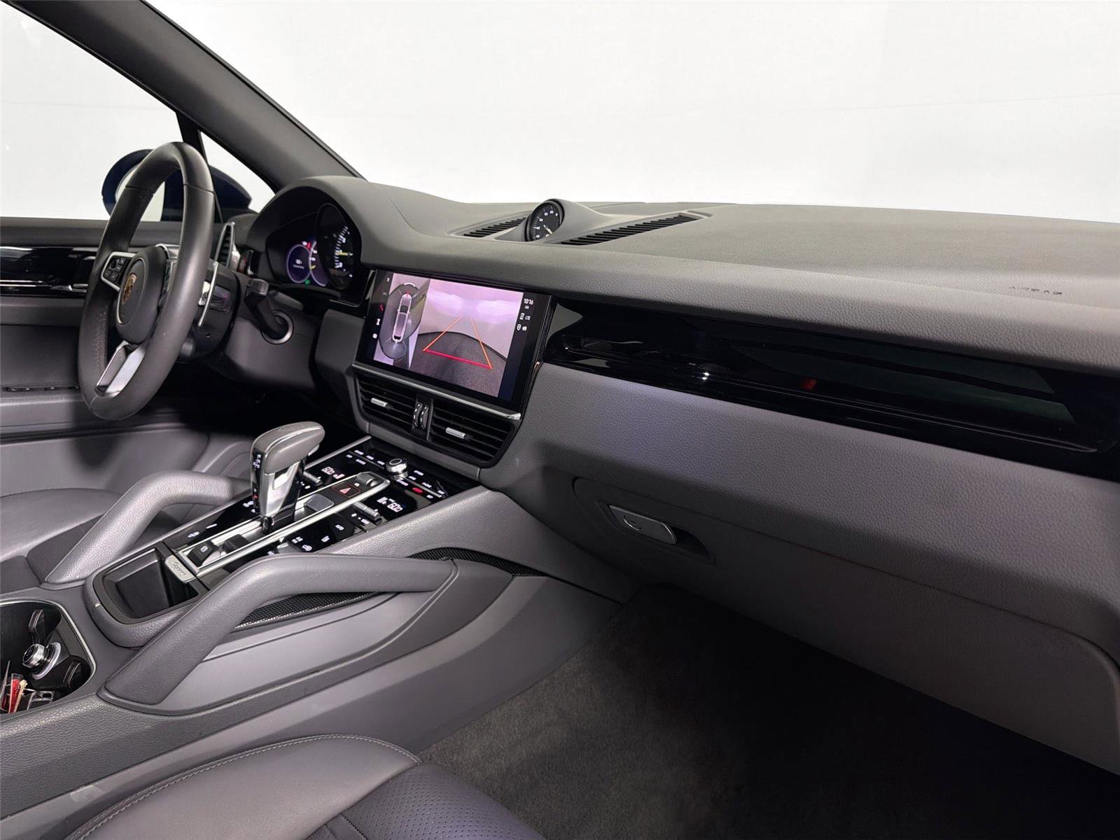 Certified 2022 Porsche Cayenne E-Hybrid AWD/4WD image 29