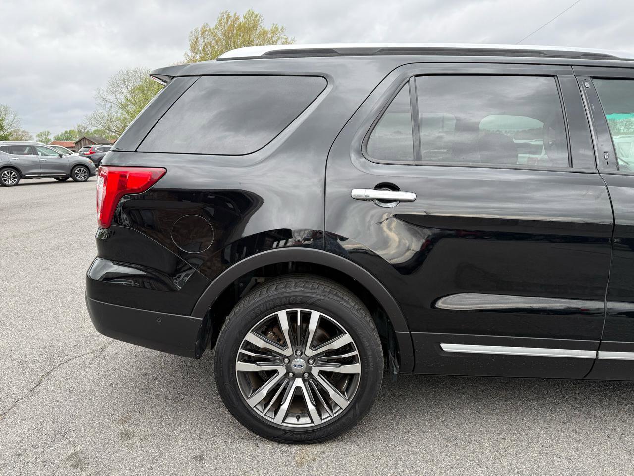 Used 2016 Ford Explorer Platinum AWD/4WD image 38