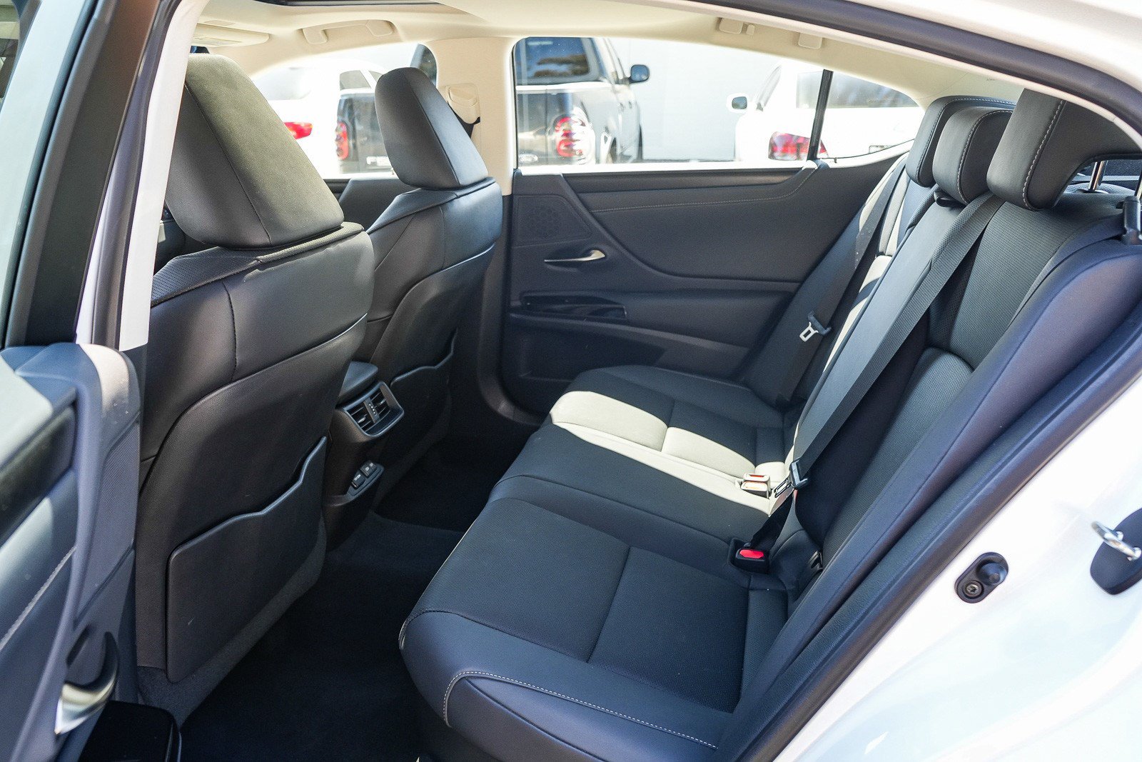 Used 2022 Lexus ES 300h w/ Premium Package FWD image 18