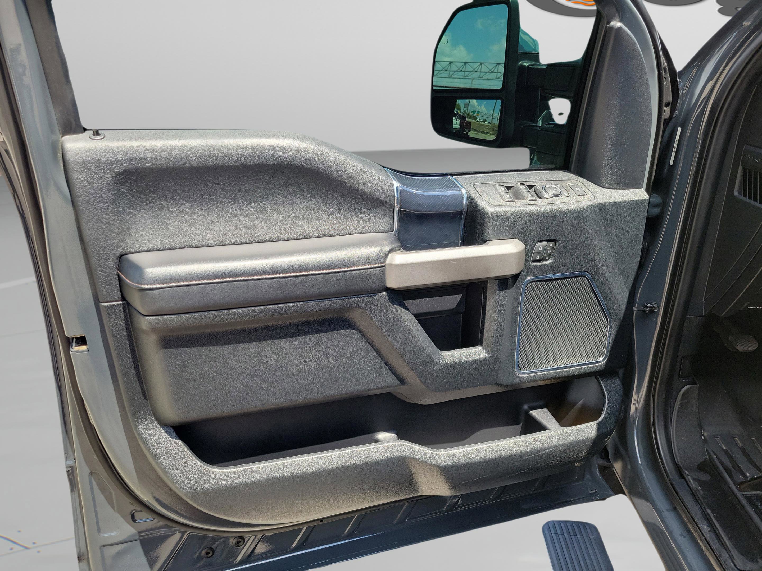 Used 2021 Ford F350 Platinum w/ FX4 Off-Road Package AWD/4WD image 14