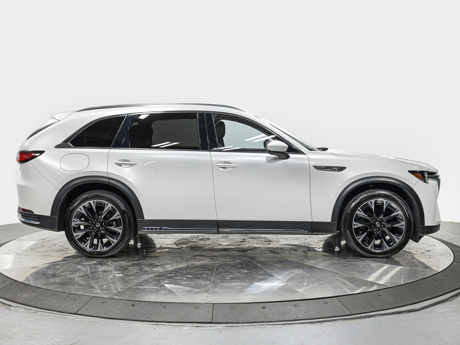 Used 2024 MAZDA CX-90 Plug-In Hybrid w/ Premium Pkg image 8