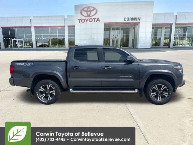 Used 2018 Toyota Tacoma TRD Sport AWD/4WD image 6
