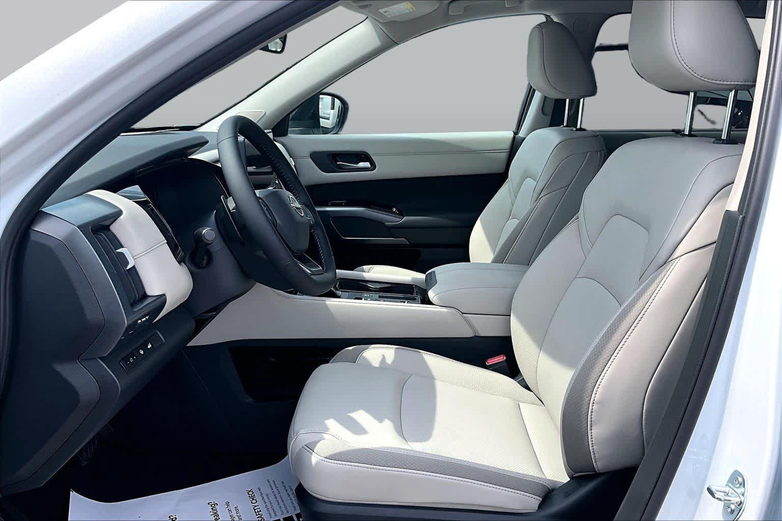 New 2026 Nissan Pathfinder SL FWD image 9