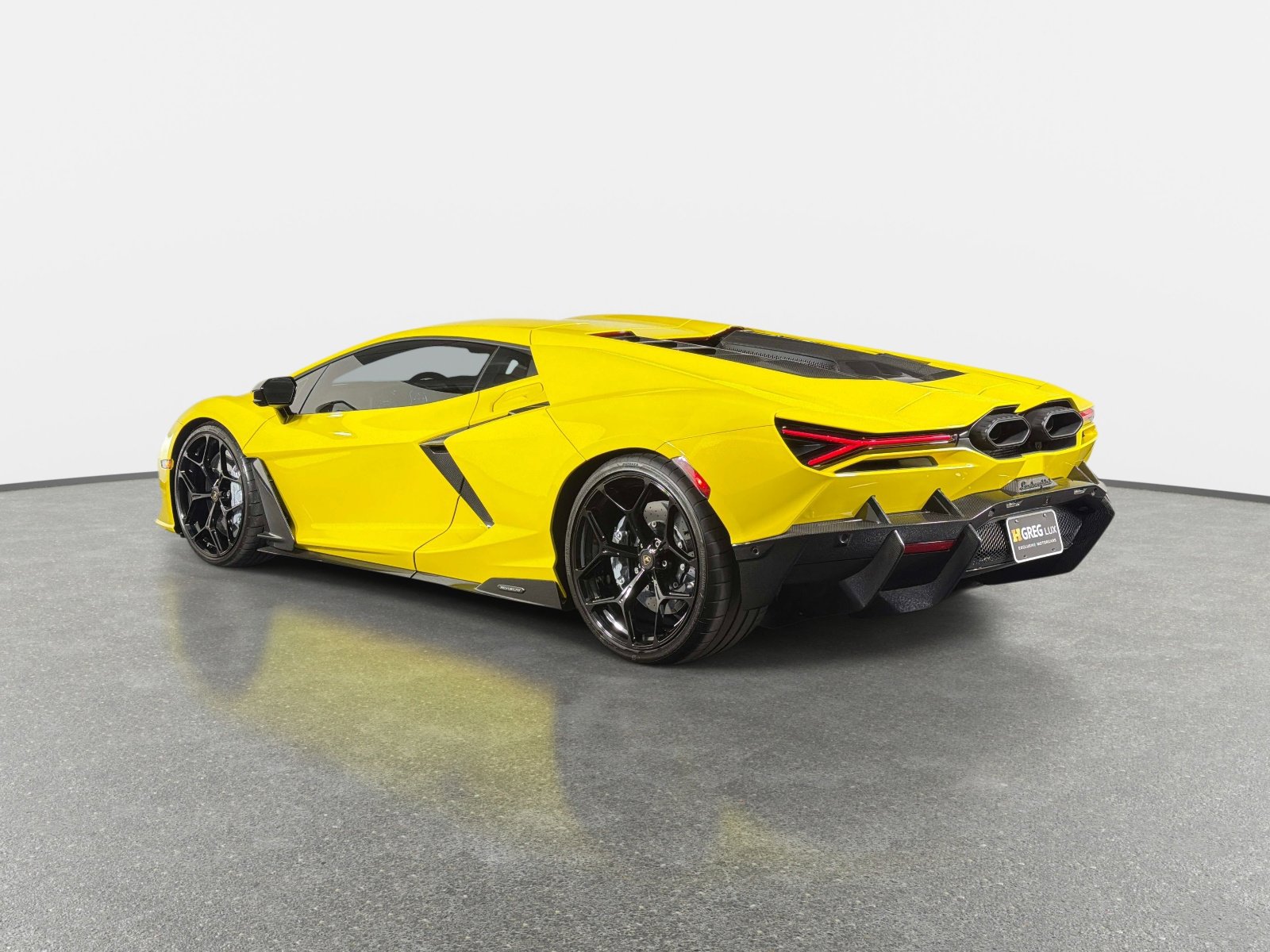 Used 2025 Lamborghini Revuelto image 5