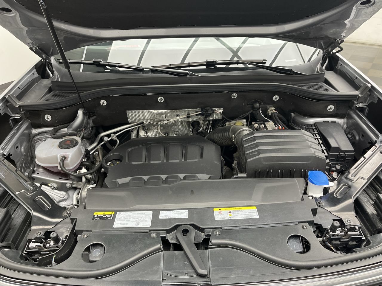 Used 2024 Volkswagen Atlas SEL Premium R-Line AWD/4WD image 32