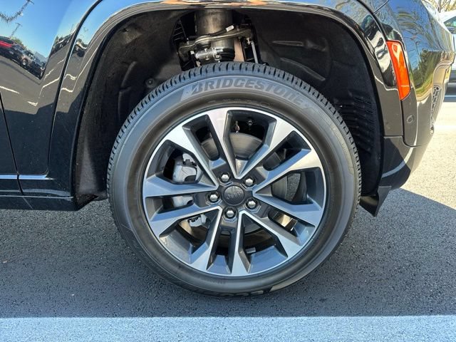 New 2025 Jeep Grand Cherokee L Overland AWD/4WD image 12