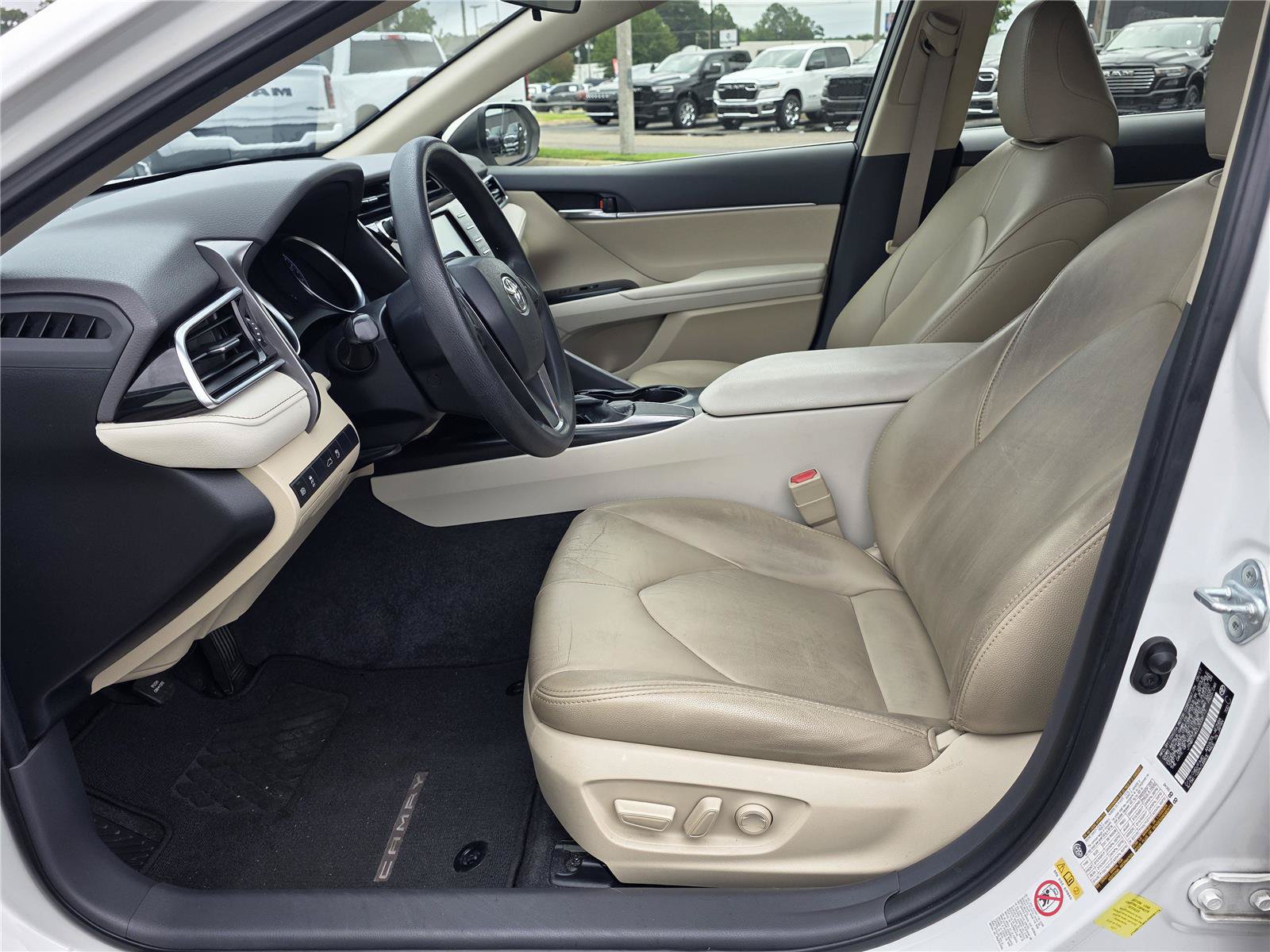 Used 2018 Toyota Camry LE FWD image 23