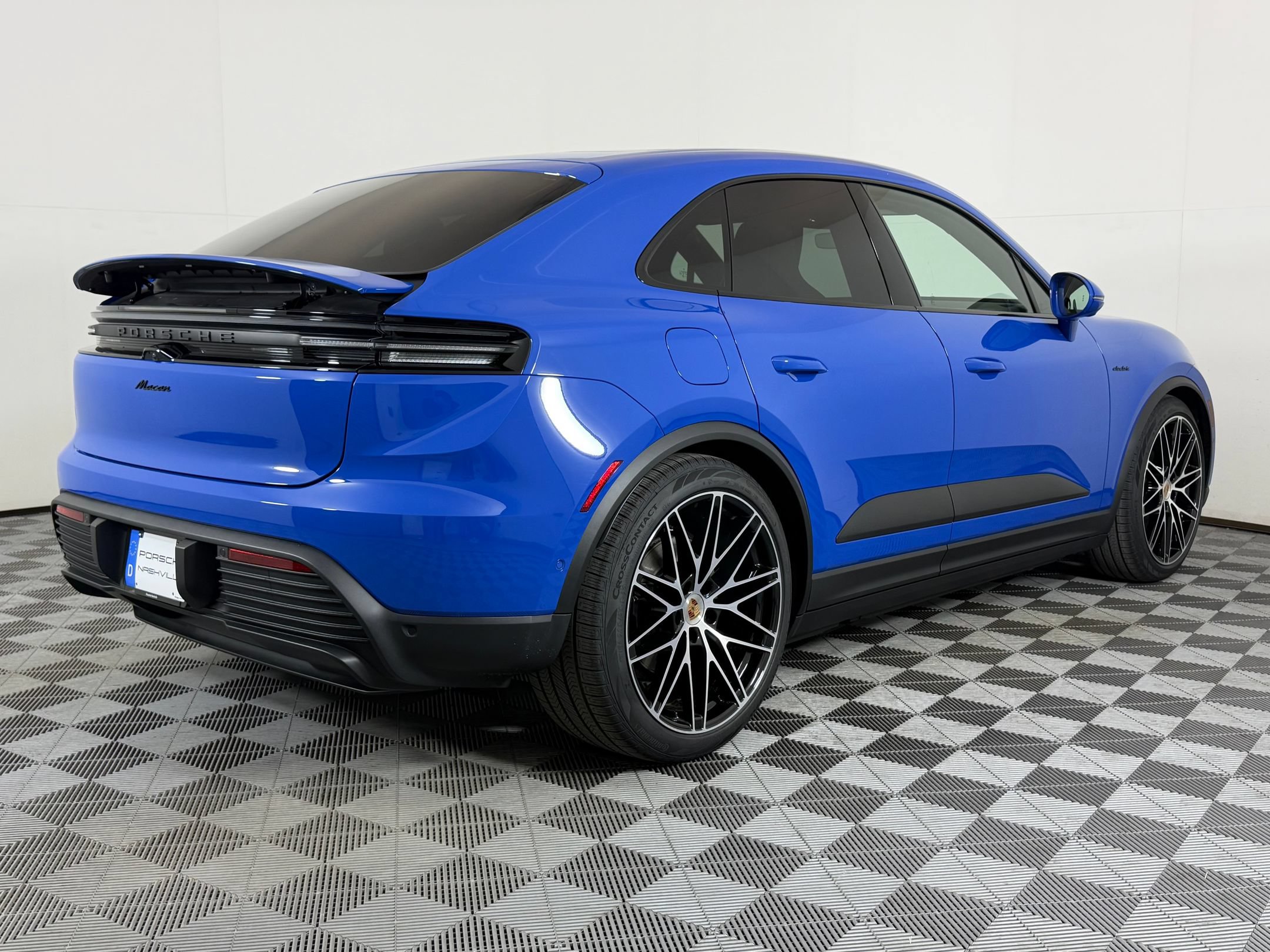 Used 2026 Porsche Macan Electric RWD image 37
