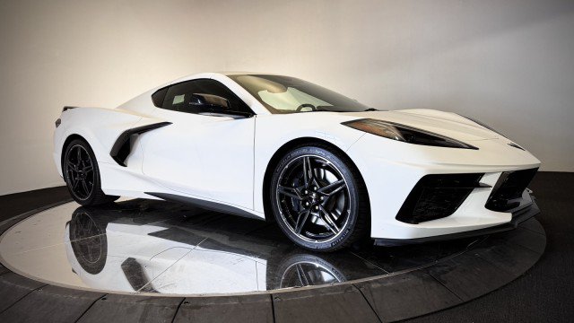 Used 2024 Chevrolet Corvette Stingray Premium Cpe w/ Z51 Performance Package RWD image 18