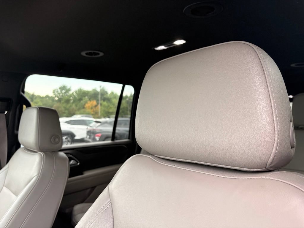 Used 2022 Chevrolet Suburban LT w/ Luxury Package AWD/4WD image 23