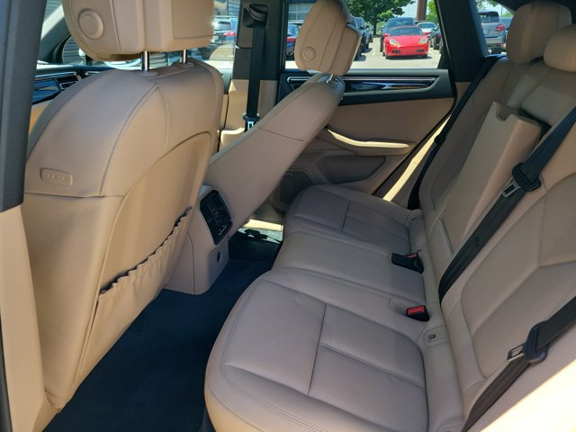 Certified 2020 Porsche Macan AWD/4WD image 19