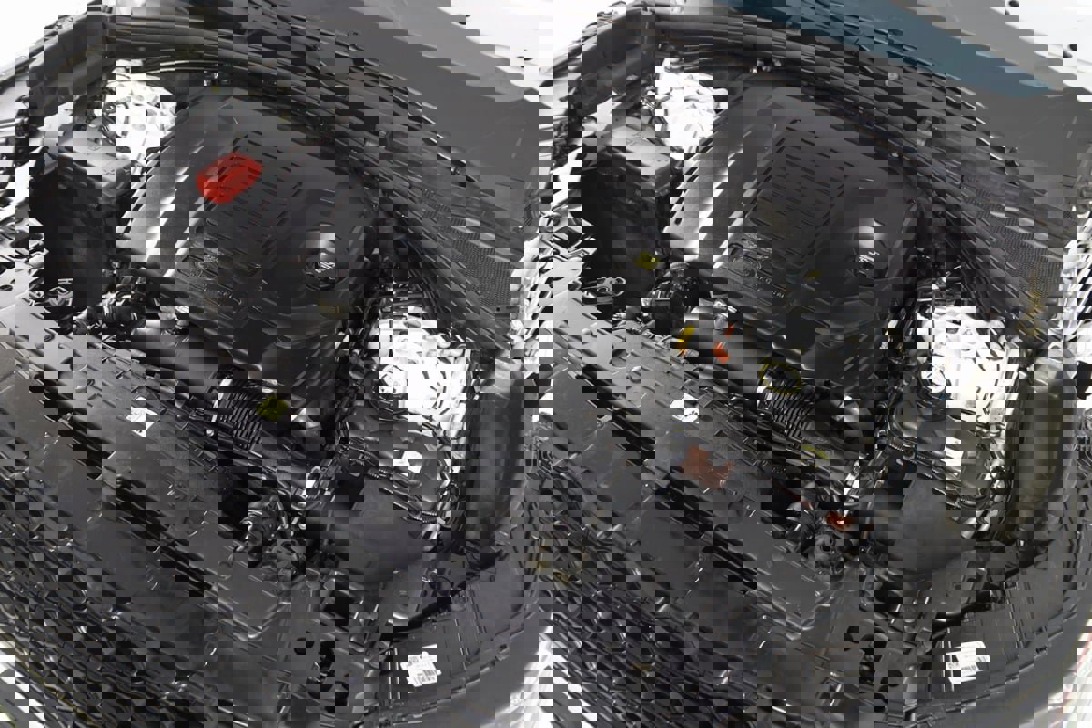 Used 2021 Land Rover Range Rover Velar R-Dynamic S image 18