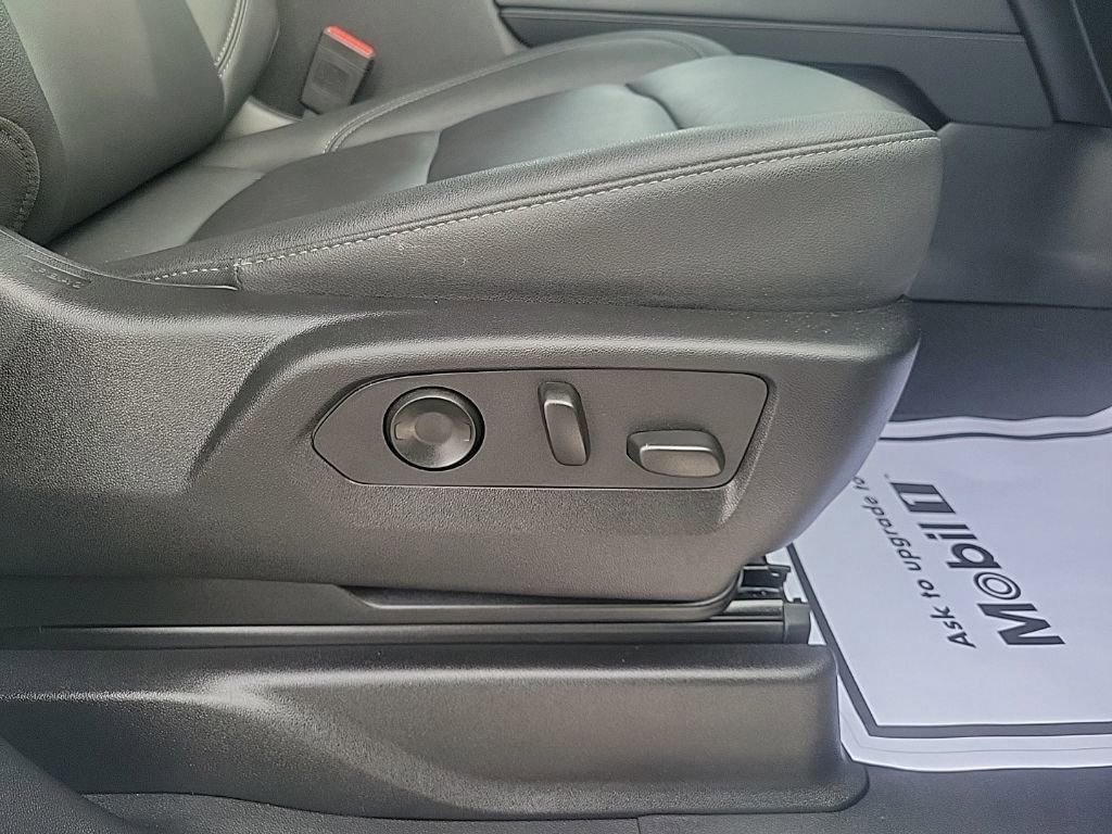 Used 2024 Chevrolet Suburban Z71 w/ Luxury Package image 29