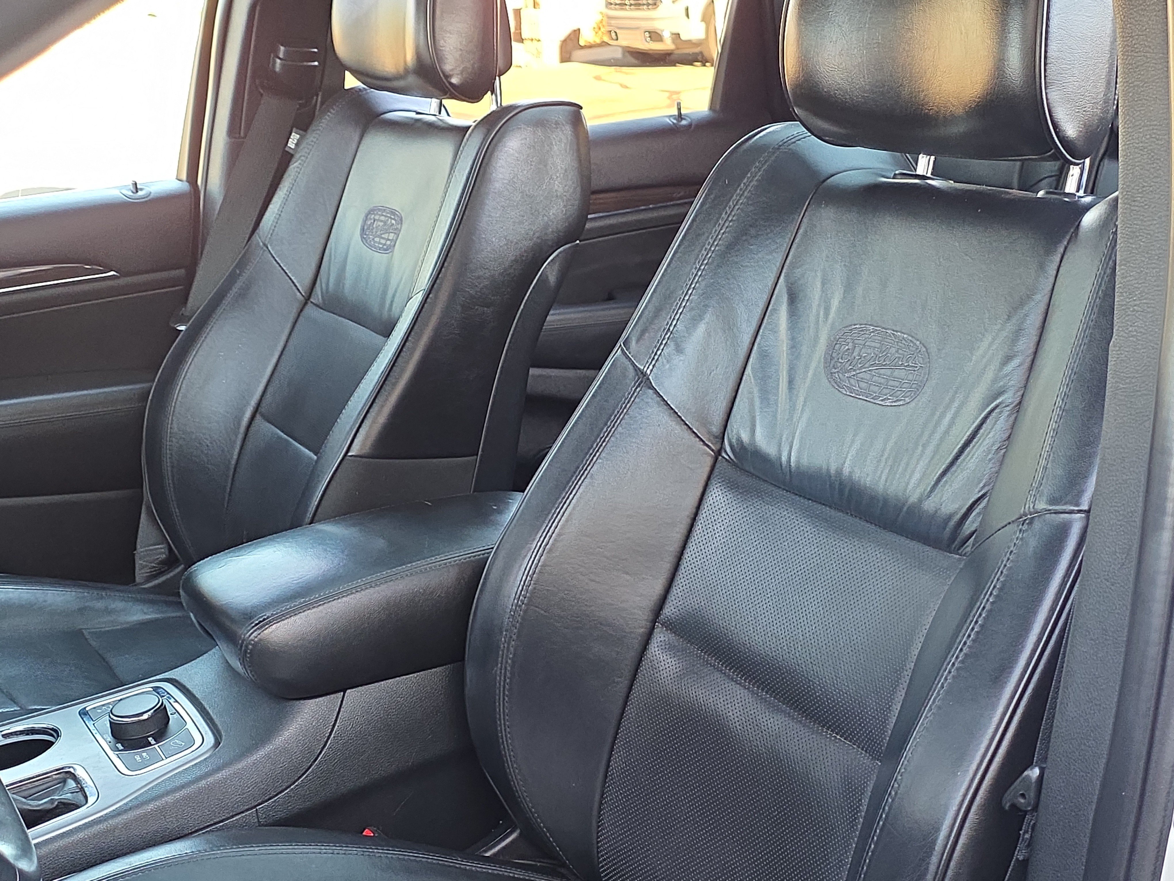 Used 2018 Jeep Grand Cherokee Overland AWD/4WD image 11