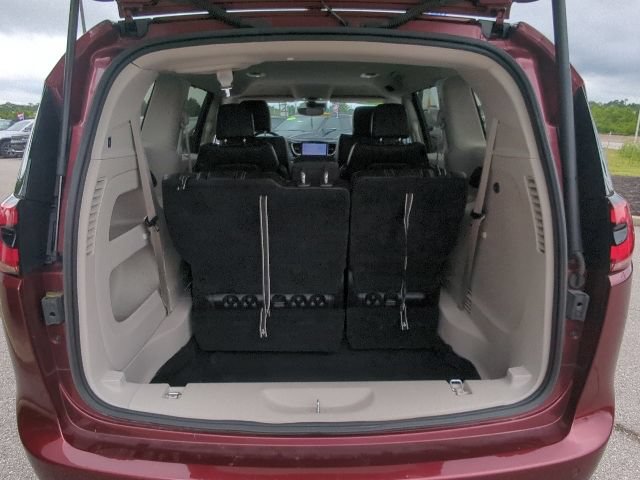 Certified 2023 Chrysler Pacifica Touring-L FWD image 34