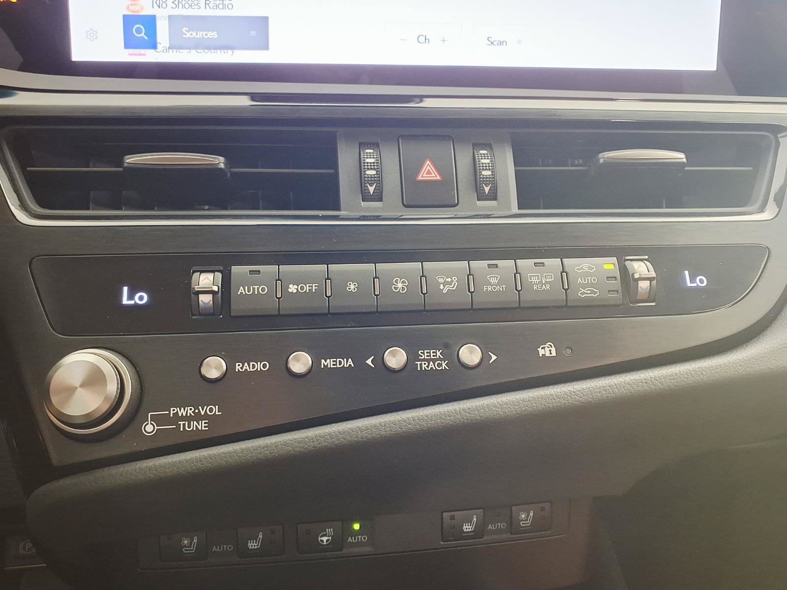 Used 2025 Lexus ES 300h w/ Premium Package FWD image 20