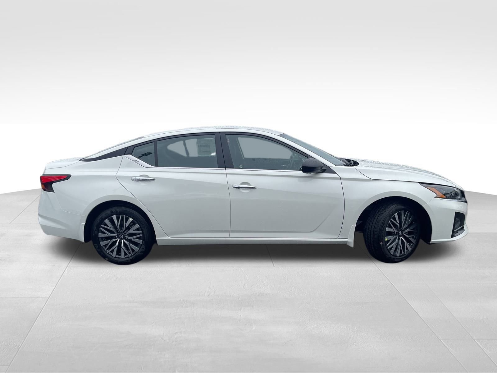 New 2025 Nissan Altima 2.5 SV image 9