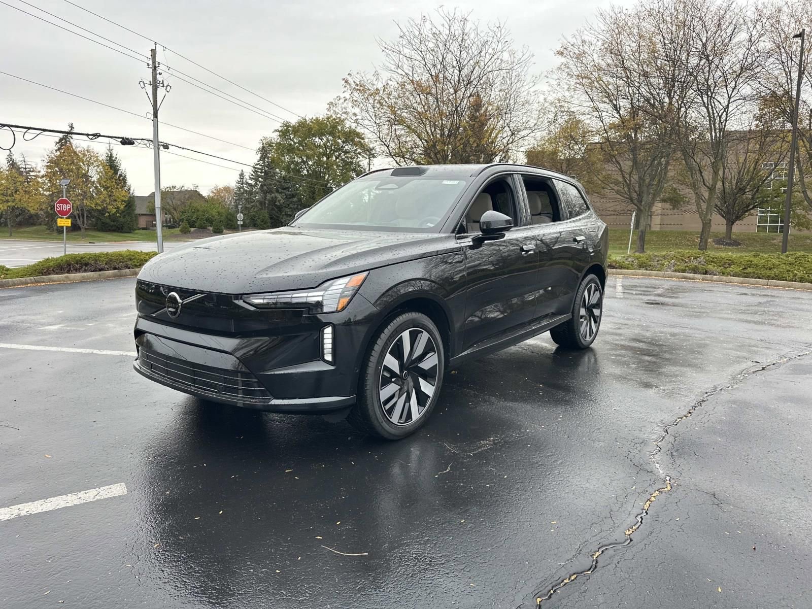 New 2025 Volvo EX90 Plus w/ Protection Package Premier image 3