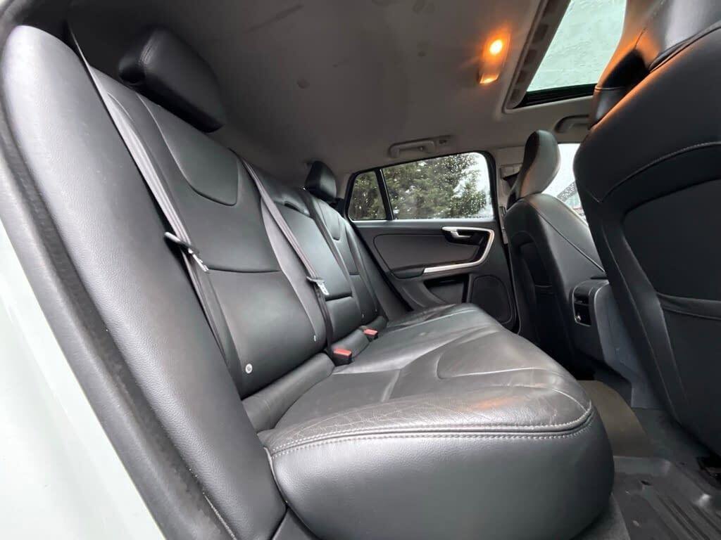 Used 2016 Volvo V60 T5 Premier image 13