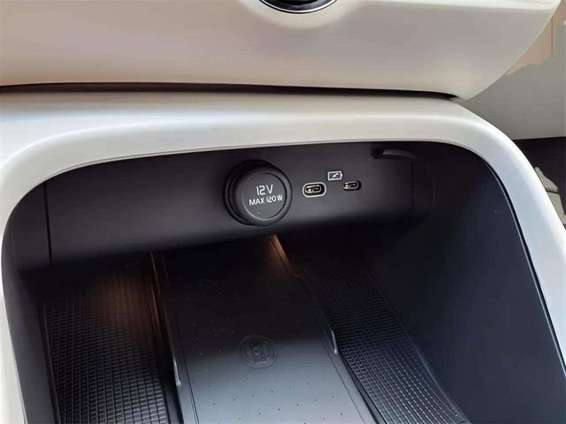 New 2026 Volvo XC40 B5 Plus w/ Protection Package Premier AWD/4WD image 19