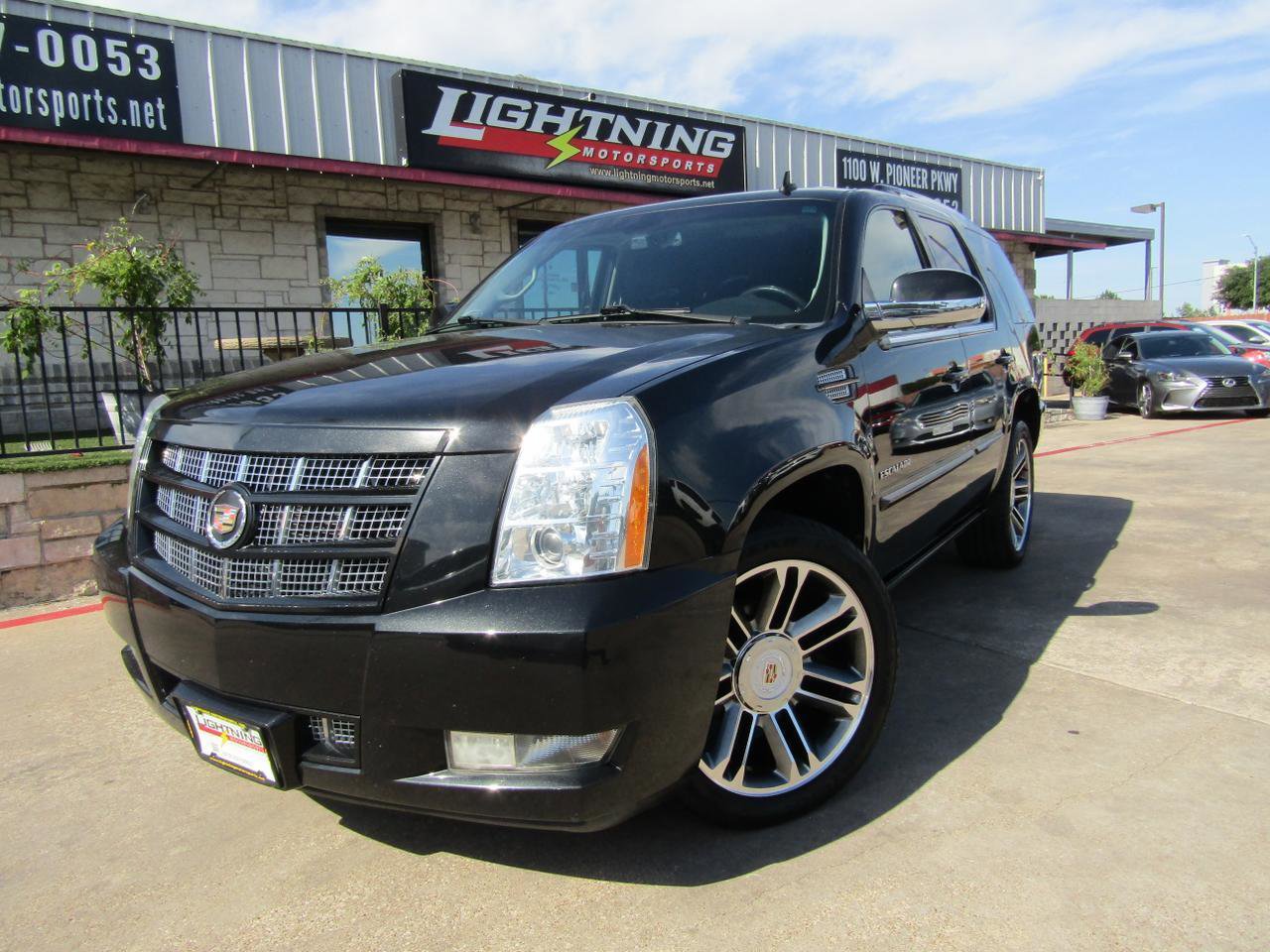 Used 2013 Cadillac Escalade Premium AWD/4WD image 1