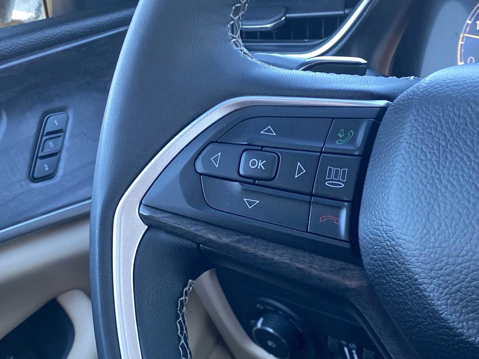 Certified 2024 Jeep Grand Cherokee L Limited image 32