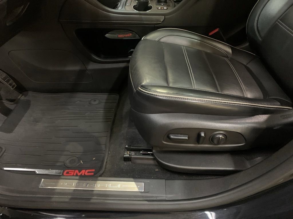 Used 2022 GMC Acadia Denali image 9