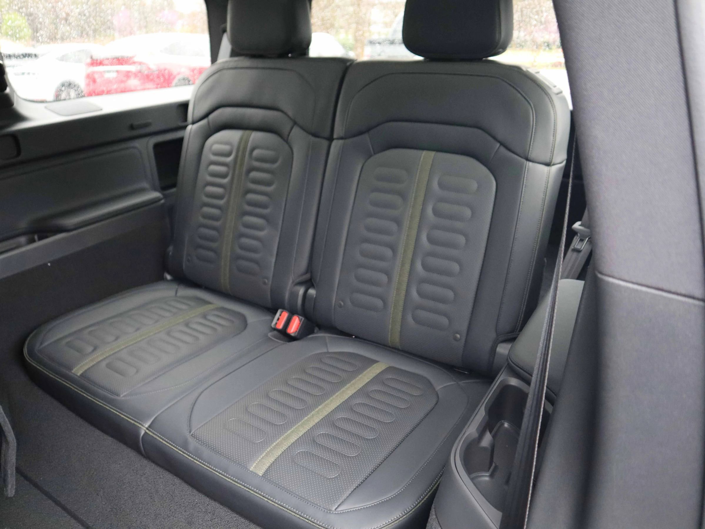 Used 2026 Rivian R1S Adventure image 4